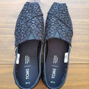 Tom's W7.5 Black Lace Shoes - NEW WITHOUT TAGS